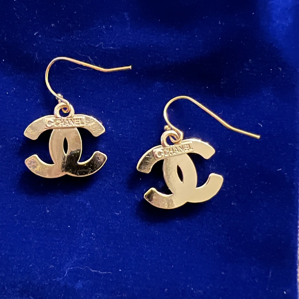 Upcycled CC earrings Gold and Pearl Earrings - Picture 3 of 3